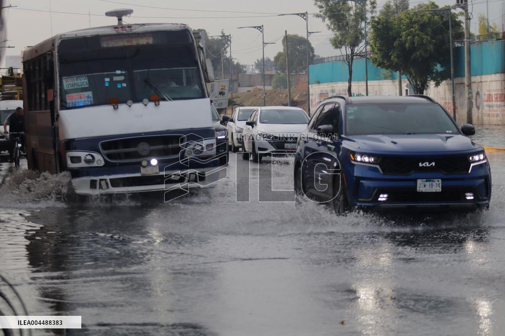Sudden Rains Flood the Streets - Mexico City