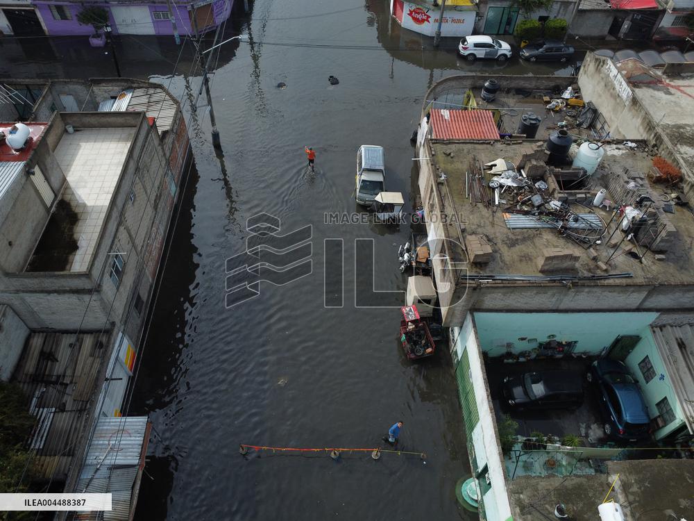 Sudden Rains Flood the Streets - Mexico City