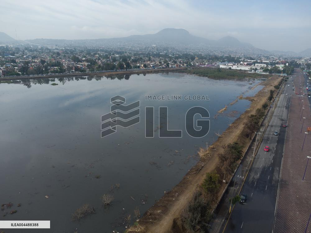 Sudden Rains Flood the Streets - Mexico City