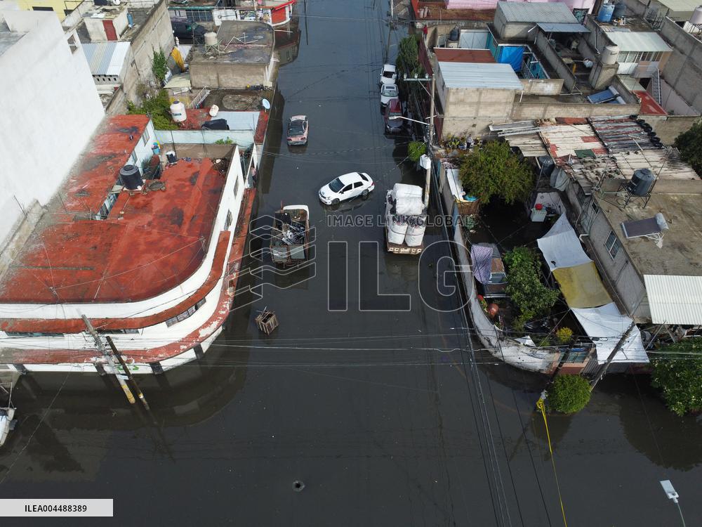 Sudden Rains Flood the Streets - Mexico City
