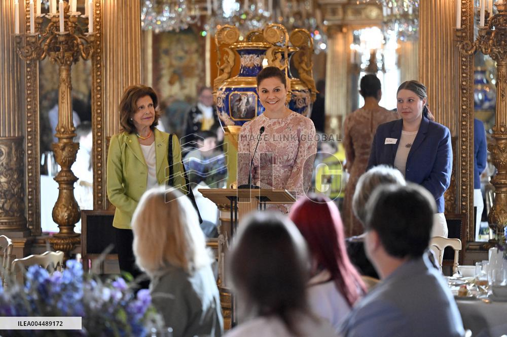 UKRAINIAN CHILDREN ROYAL PALACE