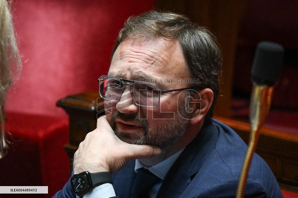 Speeches before a Motion de censure vote at the National Assembly FA