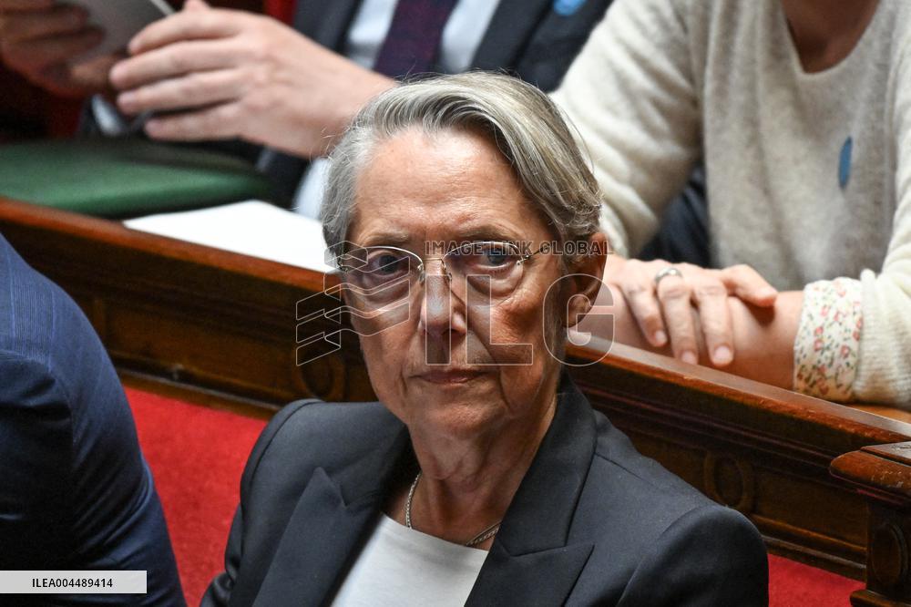 Speeches before a Motion de censure vote at the National Assembly FA