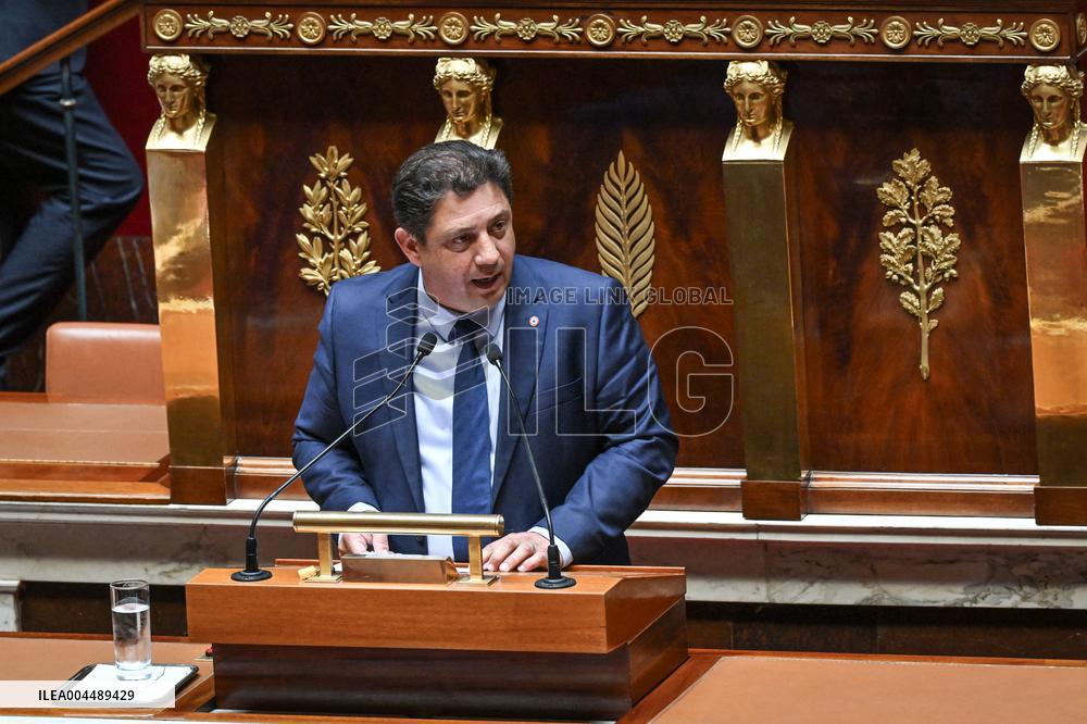 Speeches before a Motion de censure vote at the National Assembly FA