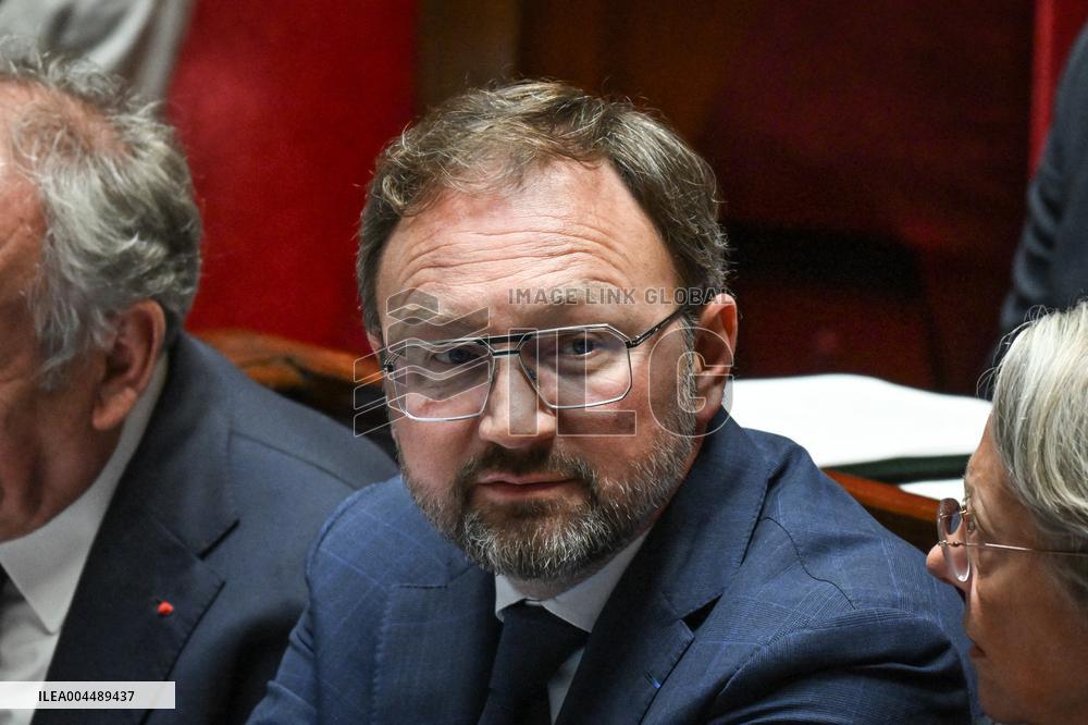 Speeches before a Motion de censure vote at the National Assembly FA