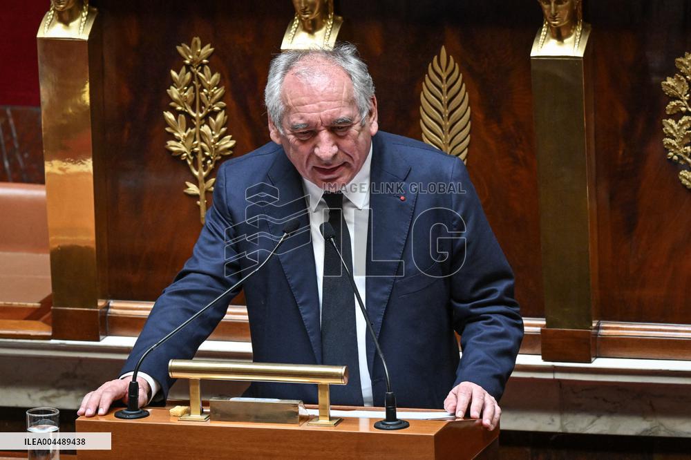 Speeches before a Motion de censure vote at the National Assembly FA
