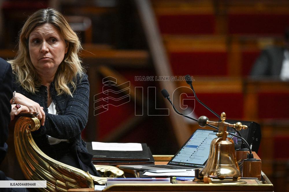 Speeches before a Motion de censure vote at the National Assembly FA