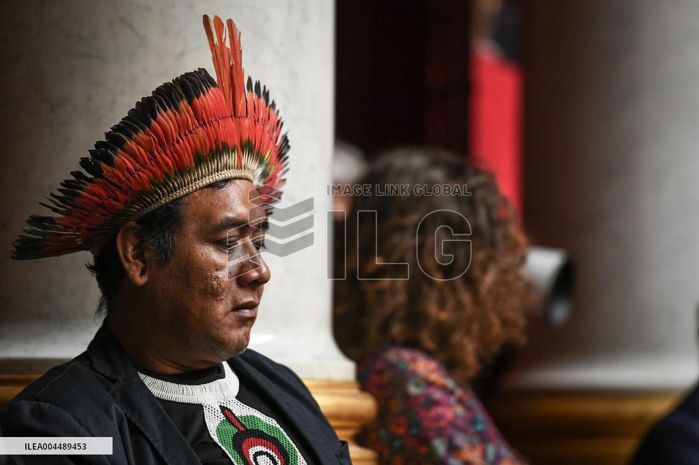 Speeches before a Motion de censure vote at the National Assembly FA