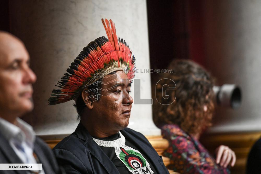 Speeches before a Motion de censure vote at the National Assembly FA