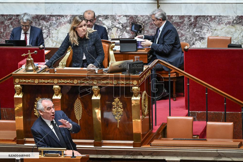 Speeches before a Motion de censure vote at the National Assembly FA