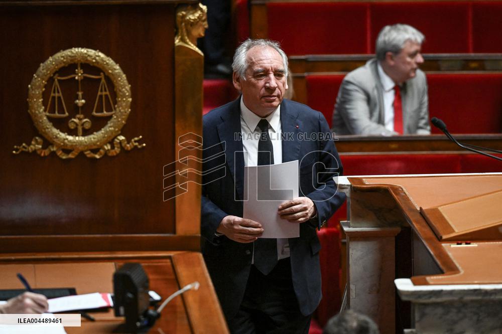 Speeches before a Motion de censure vote at the National Assembly FA