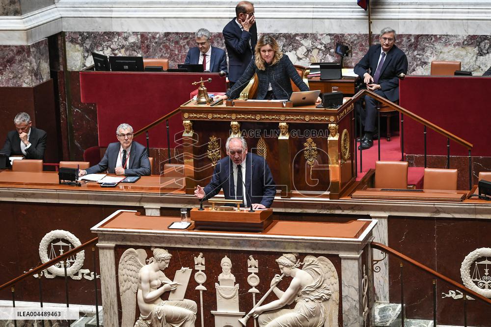 Speeches before a Motion de censure vote at the National Assembly FA