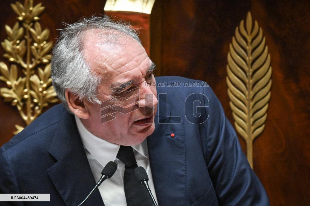 Speeches before a Motion de censure vote at the National Assembly FA