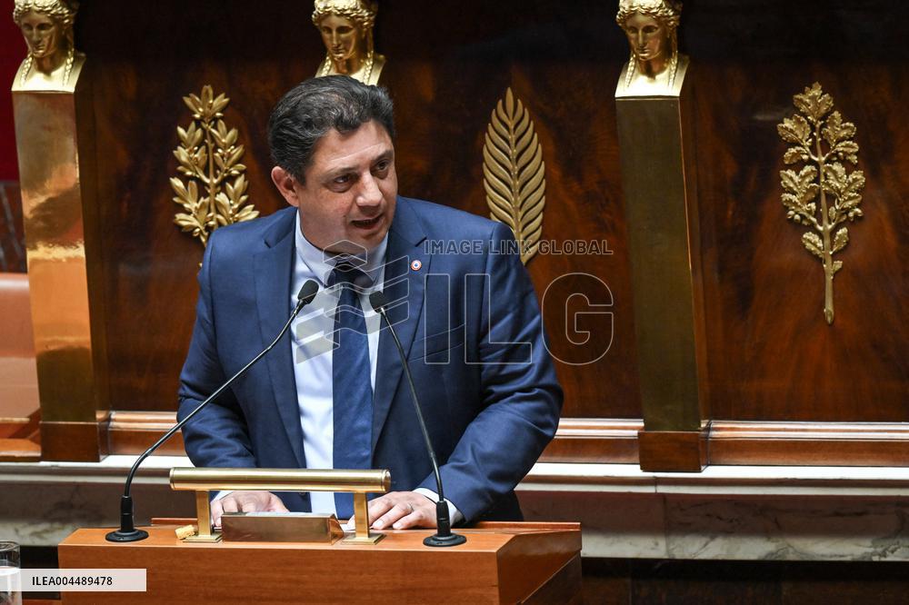 Speeches before a Motion de censure vote at the National Assembly FA