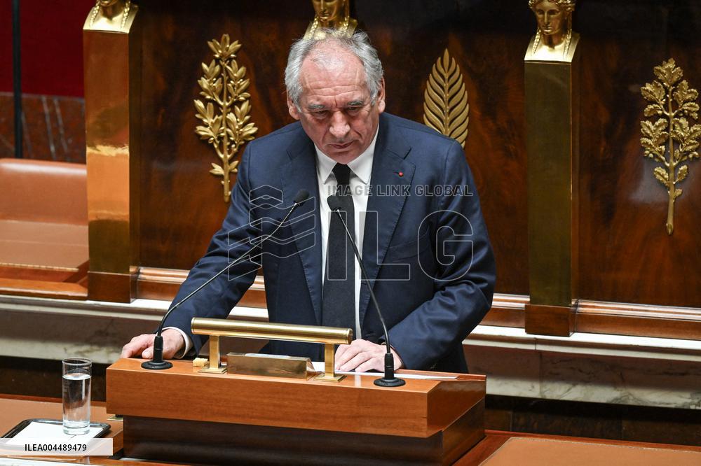 Speeches before a Motion de censure vote at the National Assembly FA