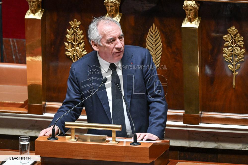 Speeches before a Motion de censure vote at the National Assembly FA