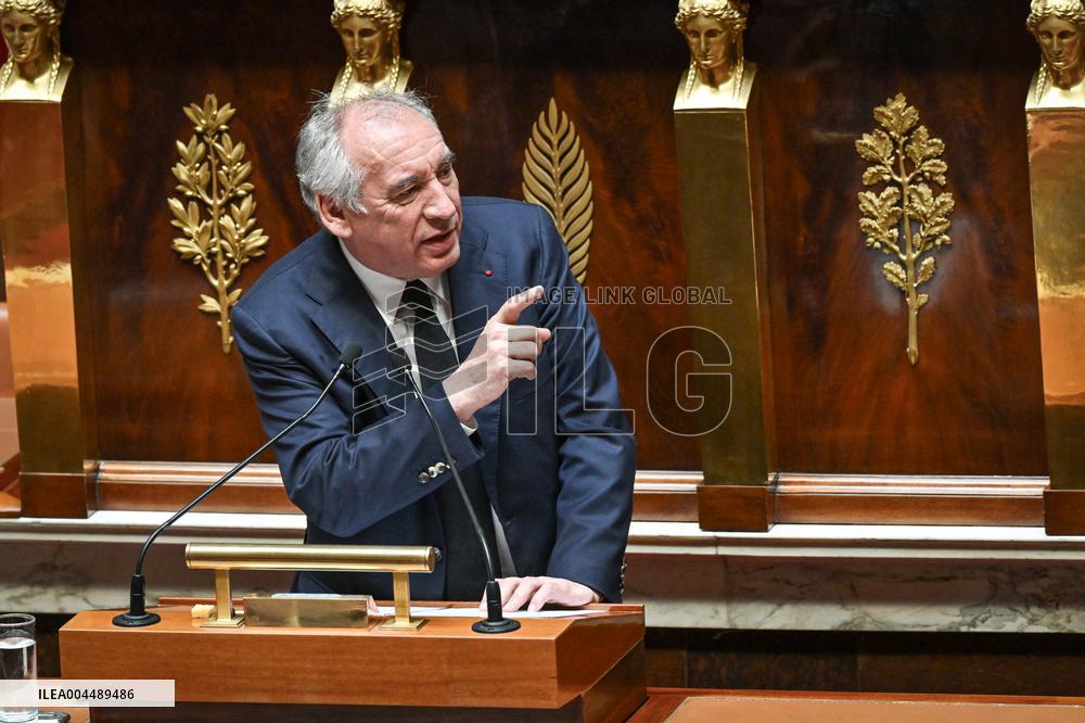 Speeches before a Motion de censure vote at the National Assembly FA