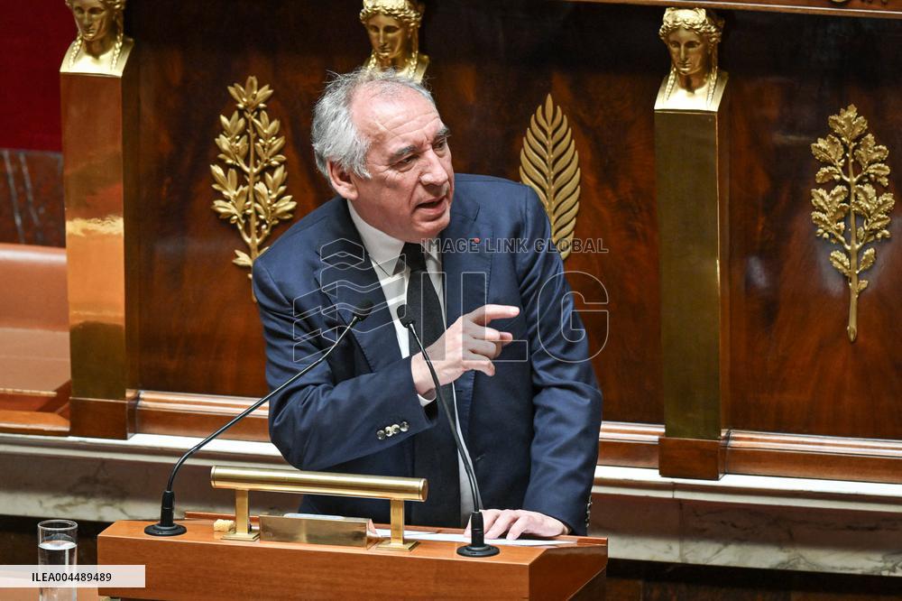 Speeches before a Motion de censure vote at the National Assembly FA