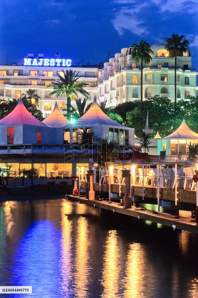 Illustration - Cannes Croisette