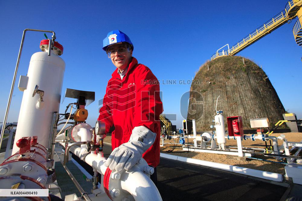 Illustration - Economy