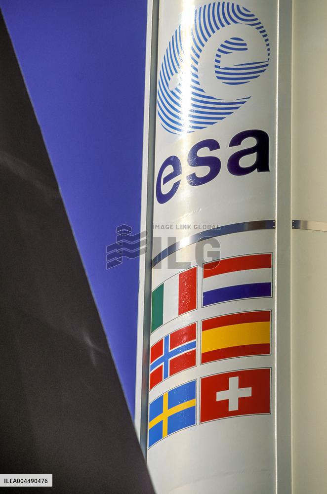 Illustration - Economy