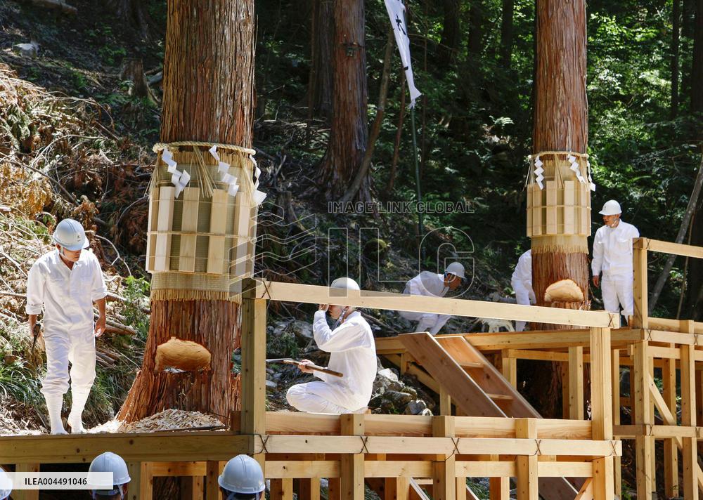Tree-felling rite in central Japan
