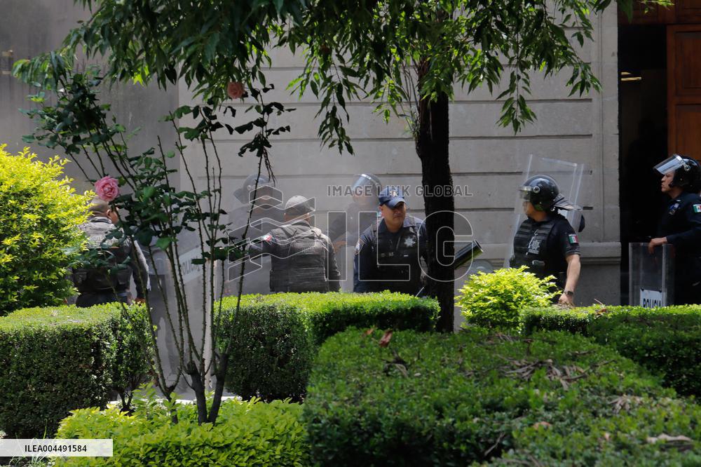 CNTE Teachers Unrest to Demand 100% Salary Increase - Mexico City