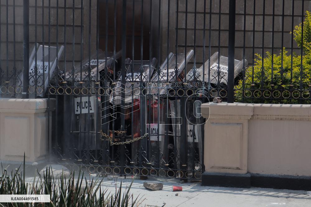 CNTE Teachers Unrest to Demand 100% Salary Increase - Mexico City