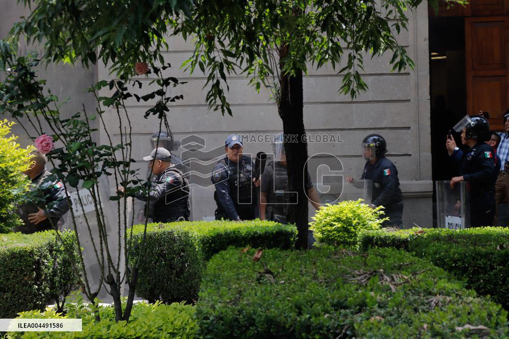 CNTE Teachers Unrest to Demand 100% Salary Increase - Mexico City