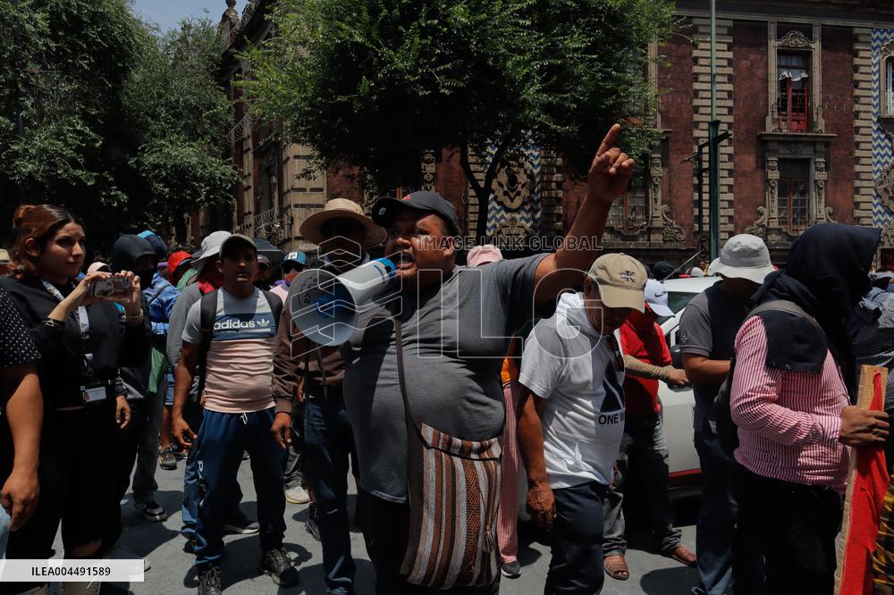 CNTE Teachers Unrest to Demand 100% Salary Increase - Mexico City