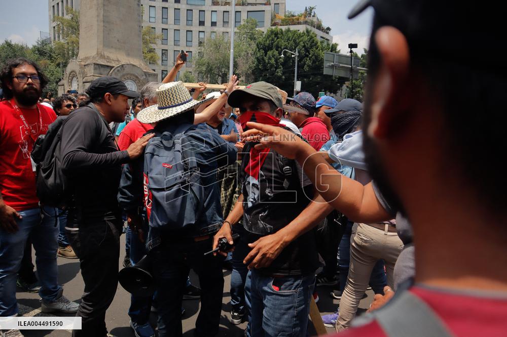 CNTE Teachers Unrest to Demand 100% Salary Increase - Mexico City