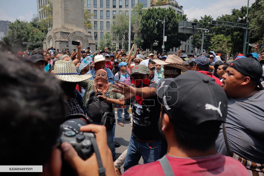 CNTE Teachers Unrest to Demand 100% Salary Increase - Mexico City