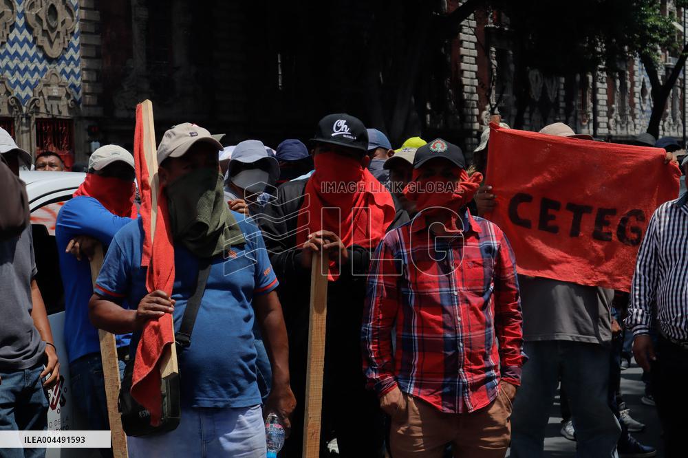 CNTE Teachers Unrest to Demand 100% Salary Increase - Mexico City