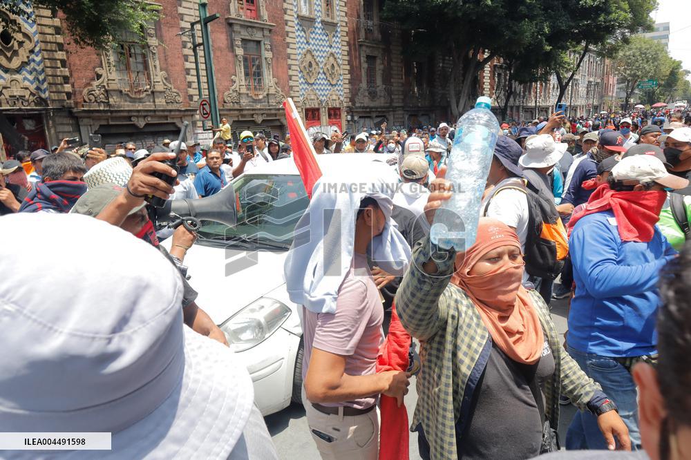 CNTE Teachers Unrest to Demand 100% Salary Increase - Mexico City