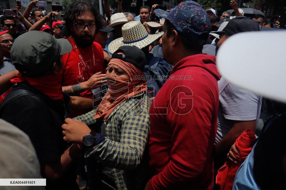 CNTE Teachers Unrest to Demand 100% Salary Increase - Mexico City