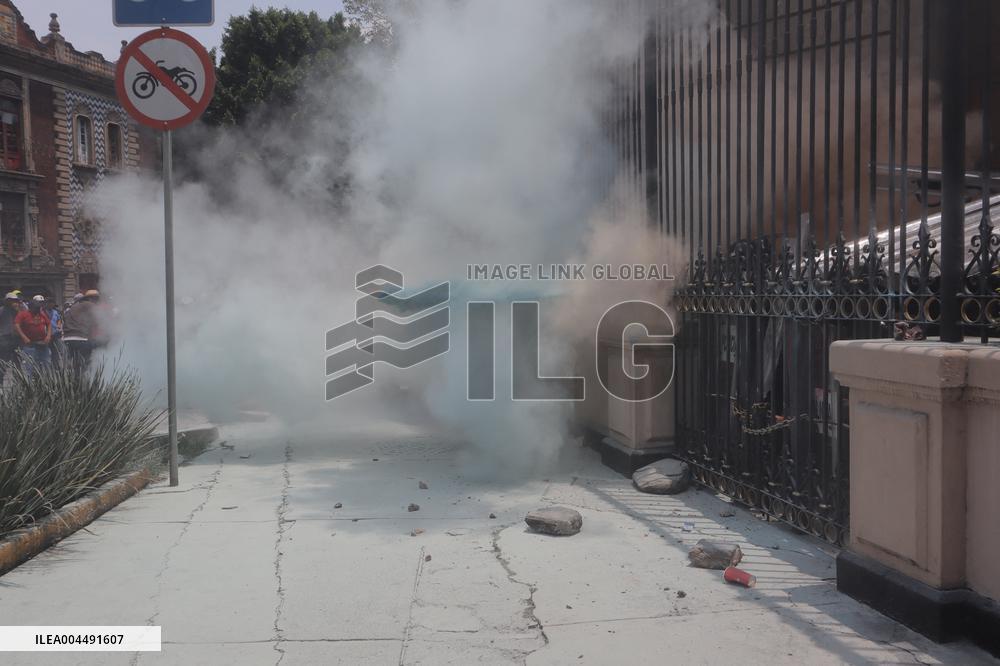 CNTE Teachers Unrest to Demand 100% Salary Increase - Mexico City