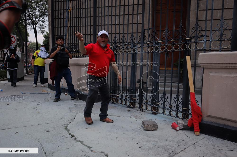 CNTE Teachers Unrest to Demand 100% Salary Increase - Mexico City