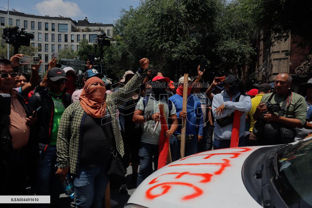 CNTE Teachers Unrest to Demand 100% Salary Increase - Mexico City