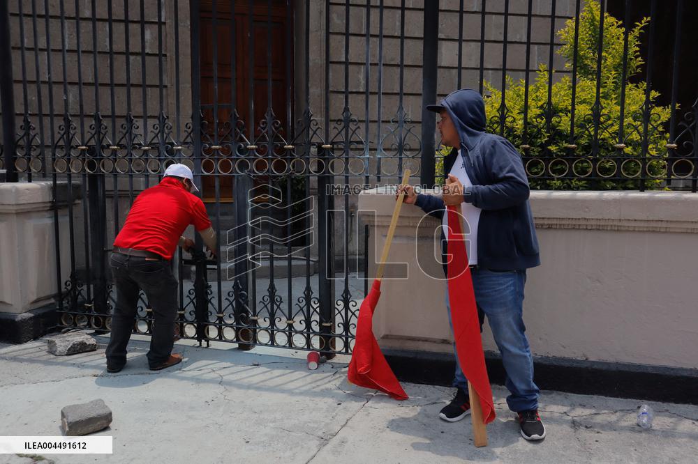 CNTE Teachers Unrest to Demand 100% Salary Increase - Mexico City
