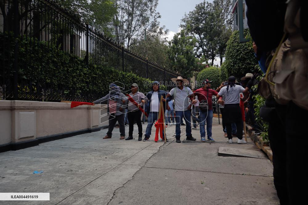 CNTE Teachers Unrest to Demand 100% Salary Increase - Mexico City