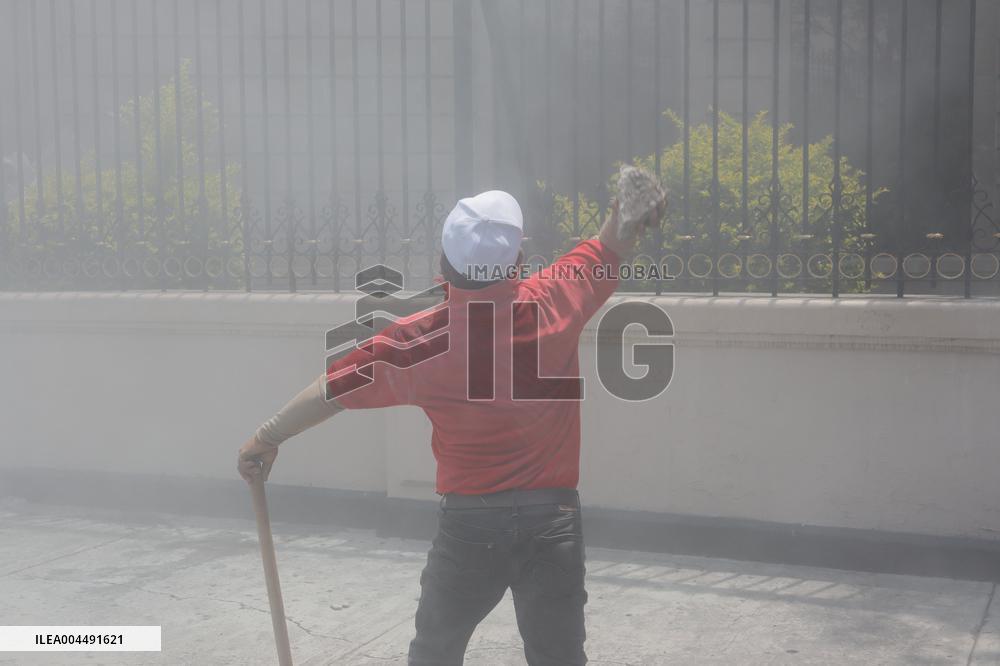 CNTE Teachers Unrest to Demand 100% Salary Increase - Mexico City