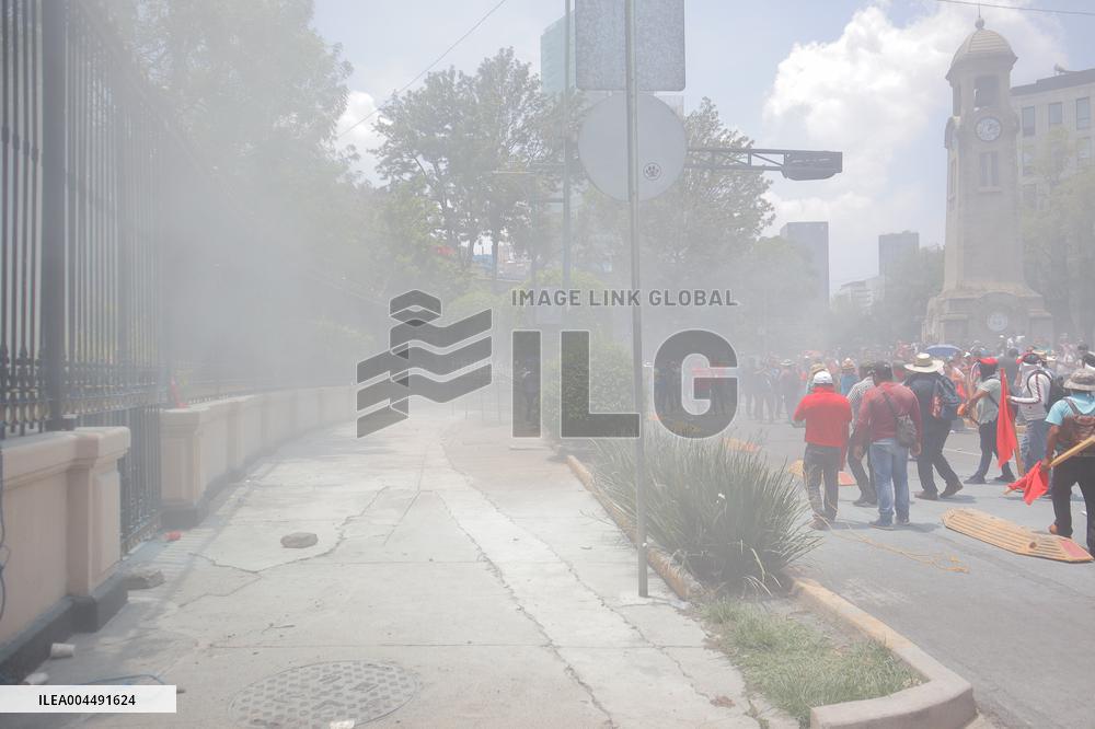 CNTE Teachers Unrest to Demand 100% Salary Increase - Mexico City