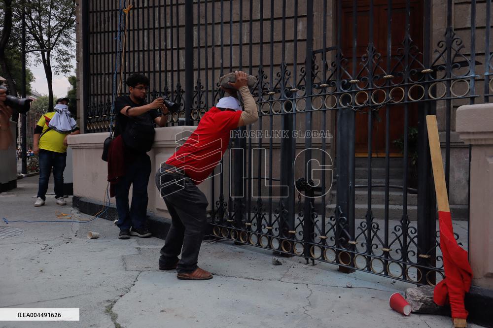 CNTE Teachers Unrest to Demand 100% Salary Increase - Mexico City