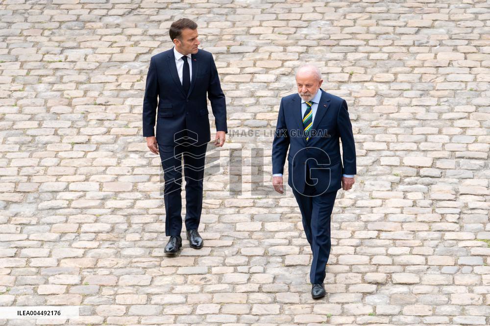 Emmanuel Macron welcomes Lula Da Silva to Les Invalides - Paris AJ