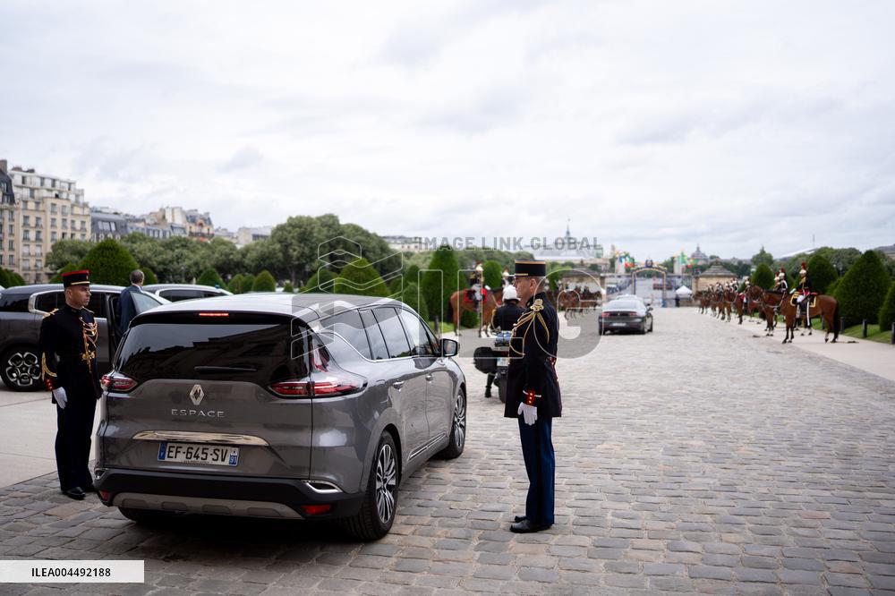 Emmanuel Macron welcomes Lula Da Silva to Les Invalides - Paris AJ