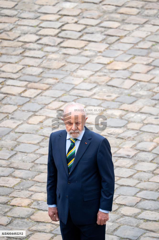 Emmanuel Macron welcomes Lula Da Silva to Les Invalides - Paris AJ