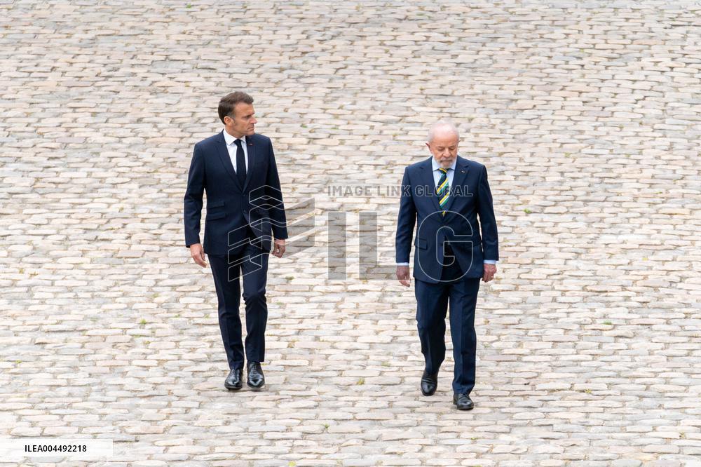 Emmanuel Macron welcomes Lula Da Silva to Les Invalides - Paris AJ