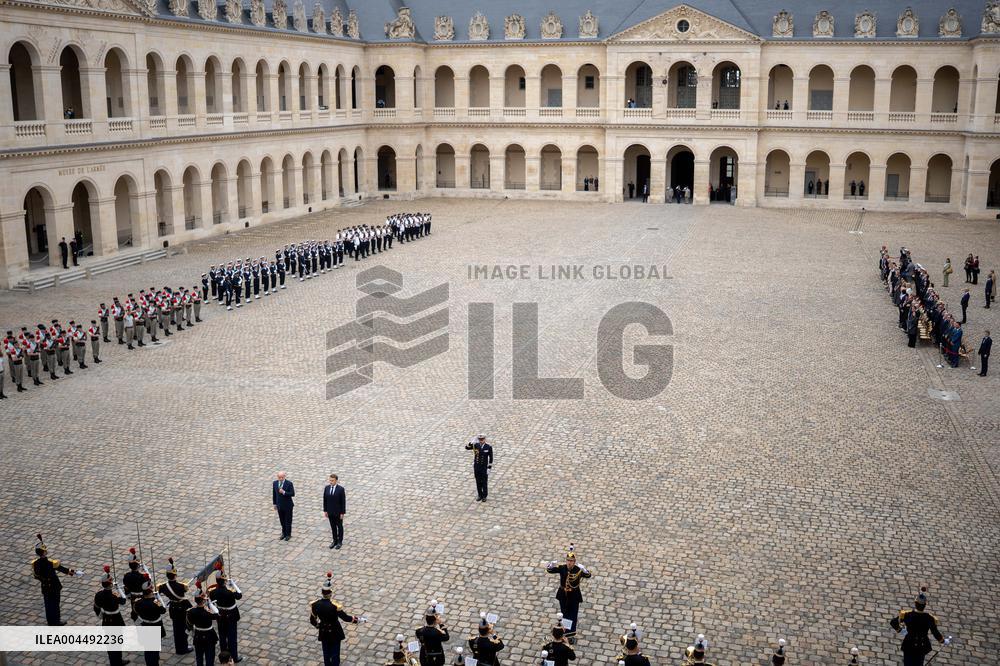 Emmanuel Macron welcomes Lula Da Silva to Les Invalides - Paris AJ