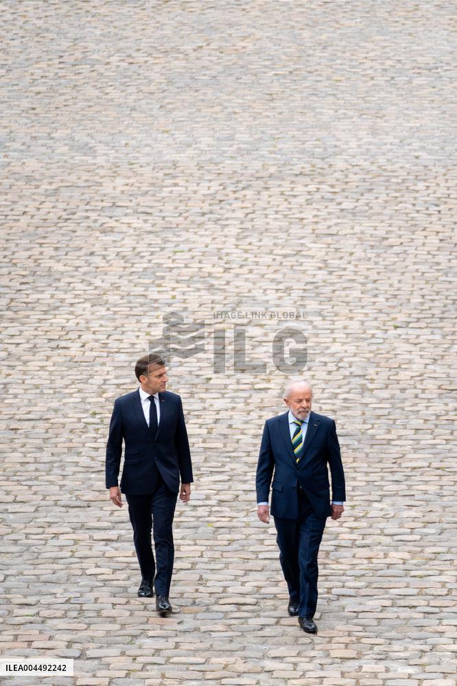 Emmanuel Macron welcomes Lula Da Silva to Les Invalides - Paris AJ