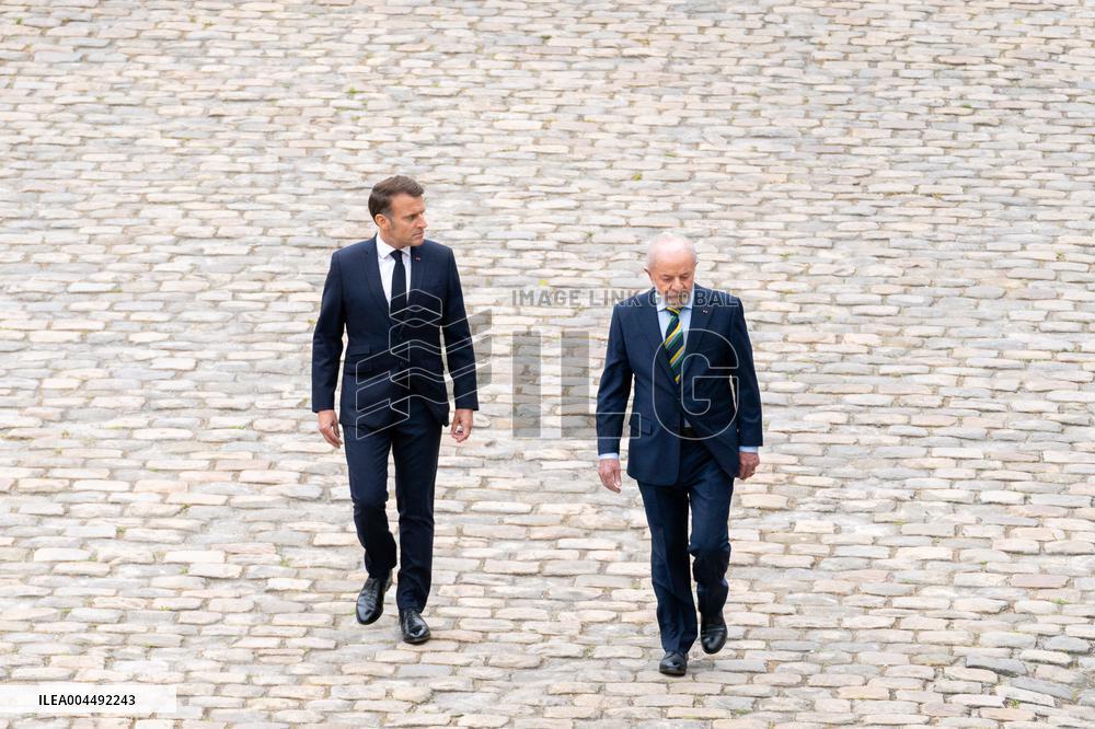 Emmanuel Macron welcomes Lula Da Silva to Les Invalides - Paris AJ